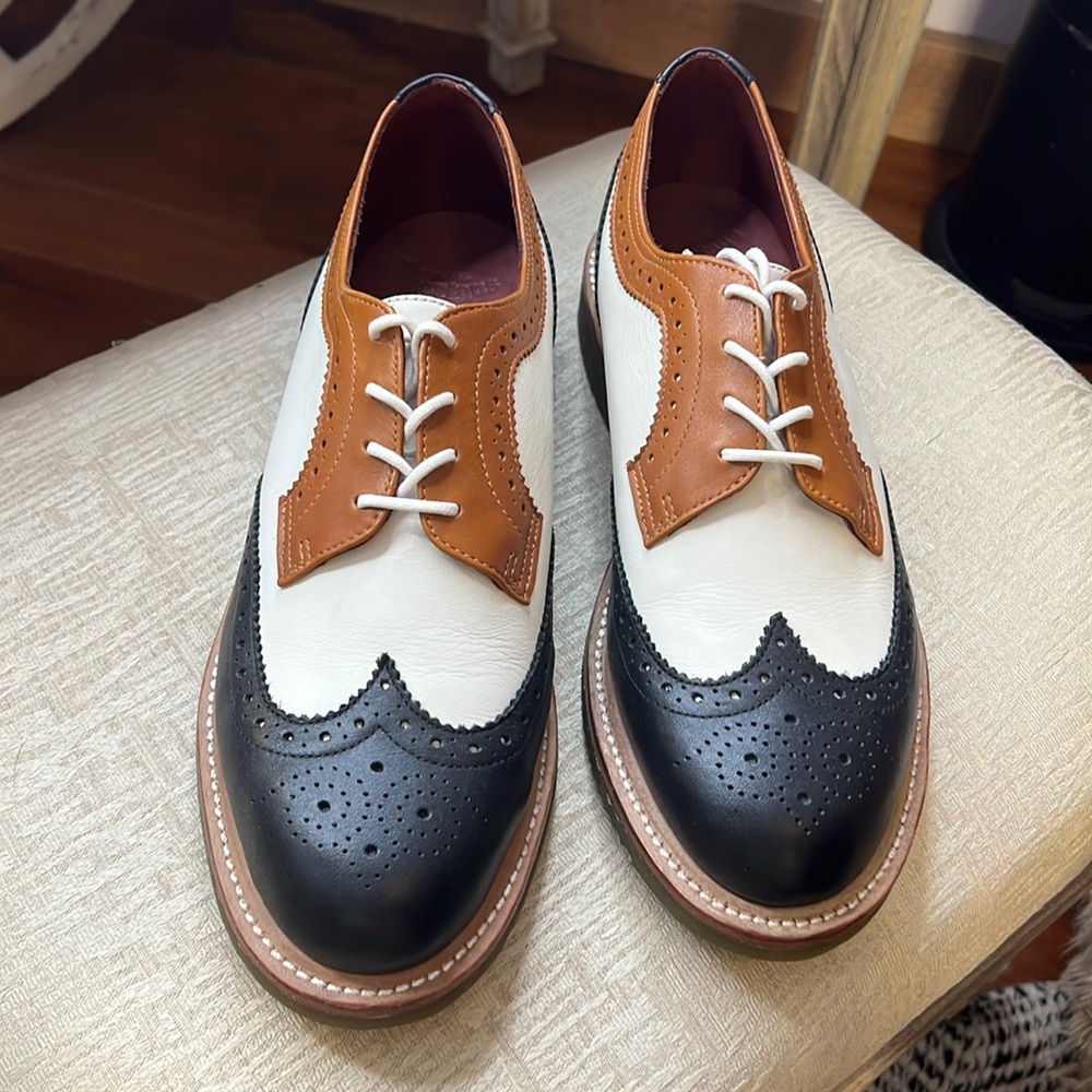 Dr. Marten’s- Air wave